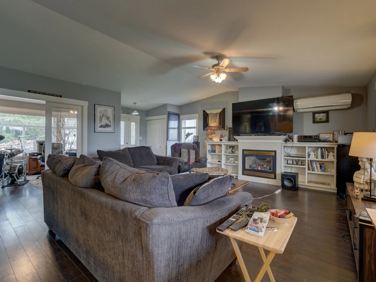 5641 Nickerson Road, Sechelt, BC, V7Z 0M6 - 9