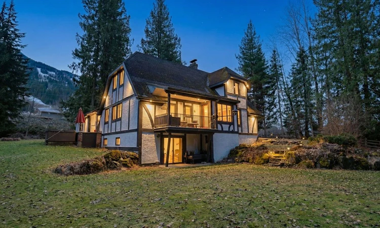 3025 Camozzi Road