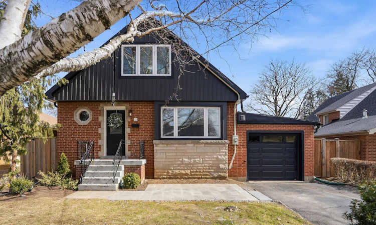 22 Desjardins Avenue