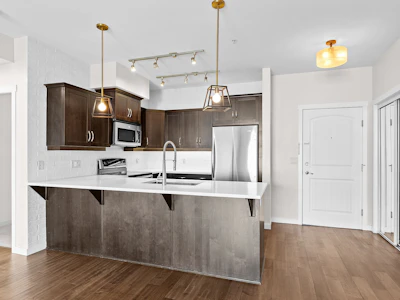 302-3735 Casorso Road - 4