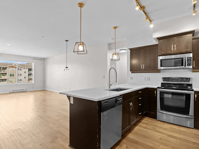 302-3735 Casorso Road - 2