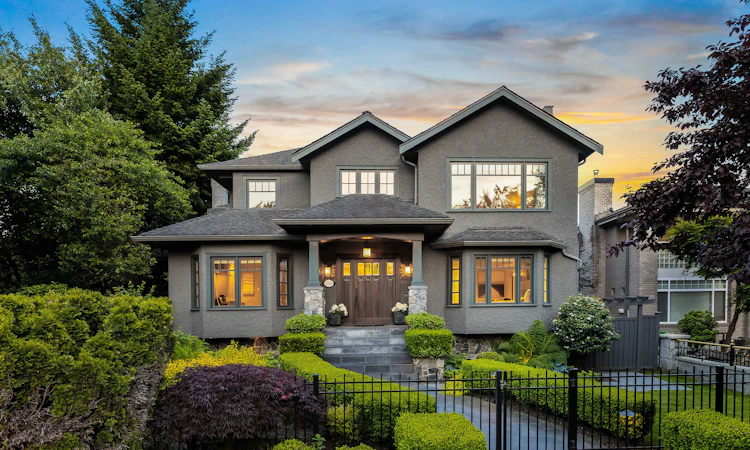 2318 Oliver Crescent