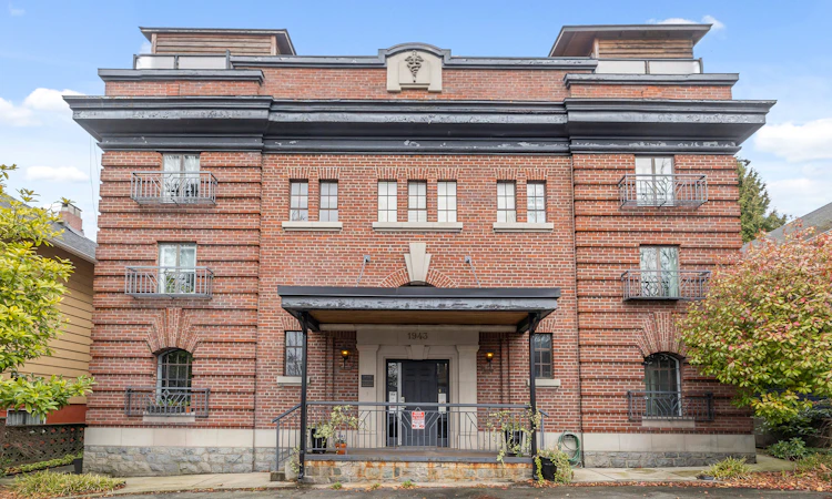 203-1943 E 1st Avenue
