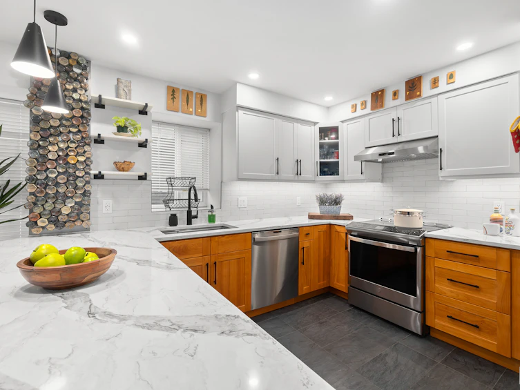 203-1943 E 1st Avenue, Vancouver, BC, V5N 1B3 - 2