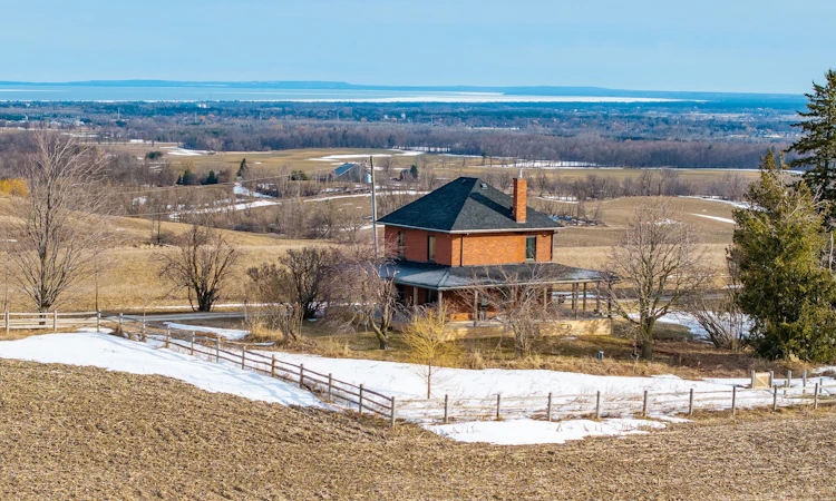 1943 Fairgrounds Road S