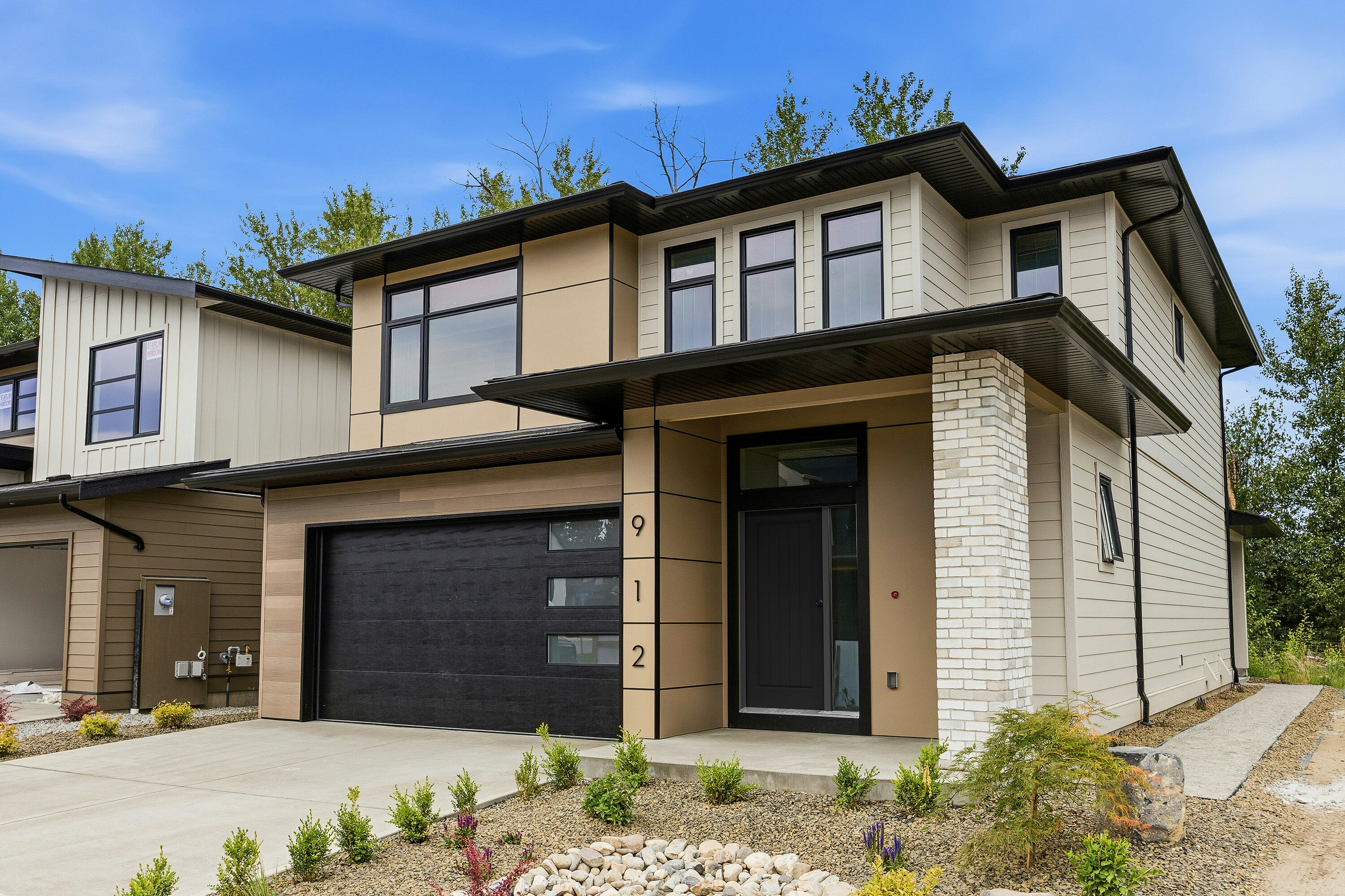 912 Bull Crescent, Kelowna, BC, V1W 4N2 - 2