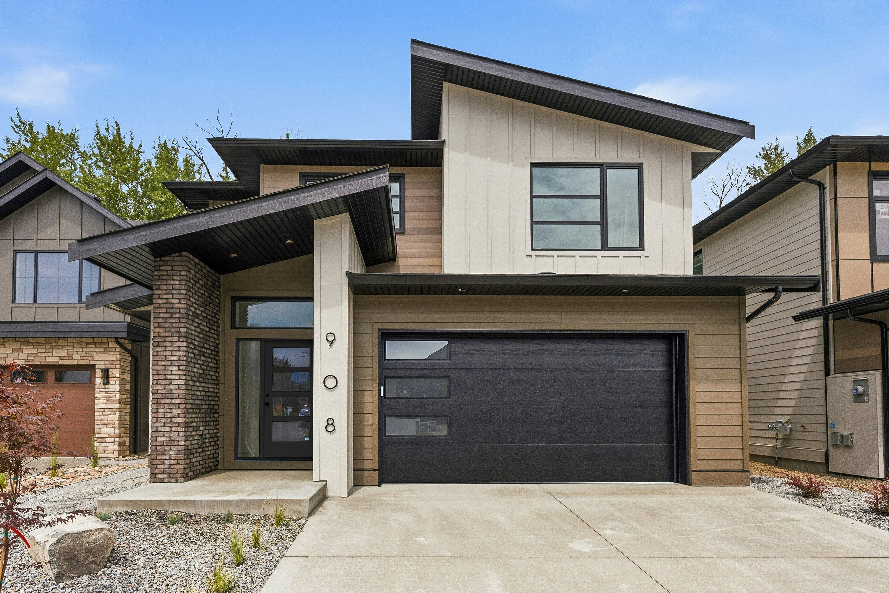 908 Bull Crescent, Kelowna, BC, V2Y 4N2 - 2
