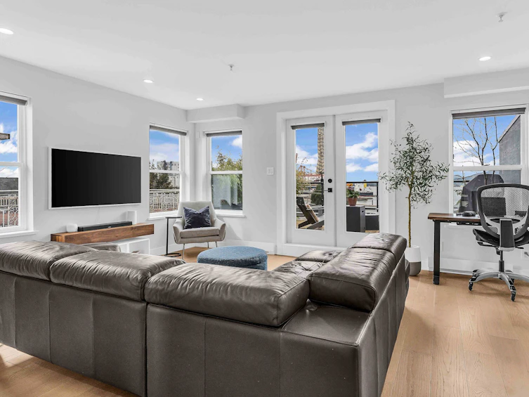 2168 Wall Street, Vancouver, BC, V5L 1B5 - 4