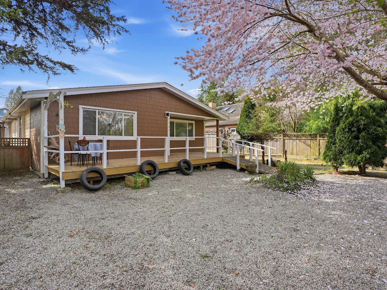 5707 Medusa Street, Sechelt, BC, V0N 3A0 - 2