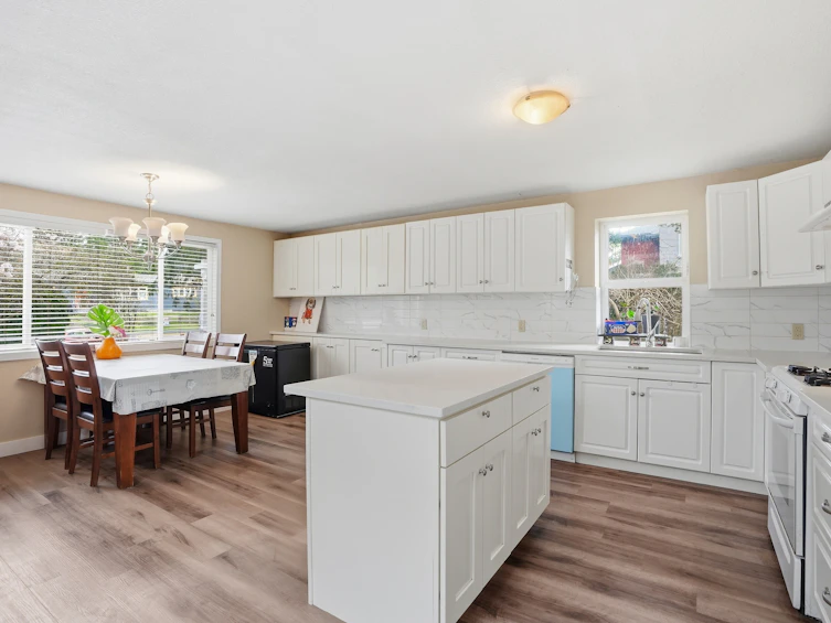 5707 Medusa Street, Sechelt, BC, V0N 3A0 - 12