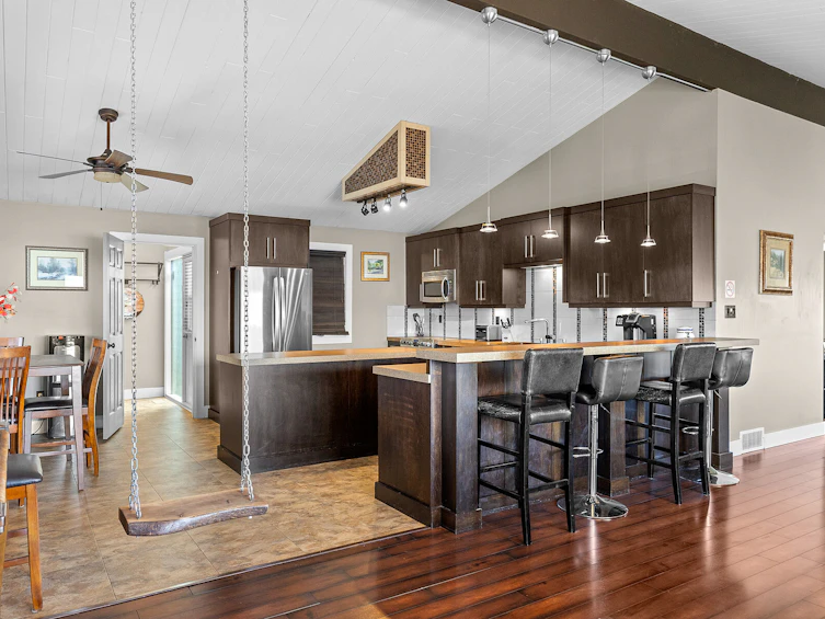 1084 S Westside Road, West Kelowna, BC, V1Z 3S1 - 8