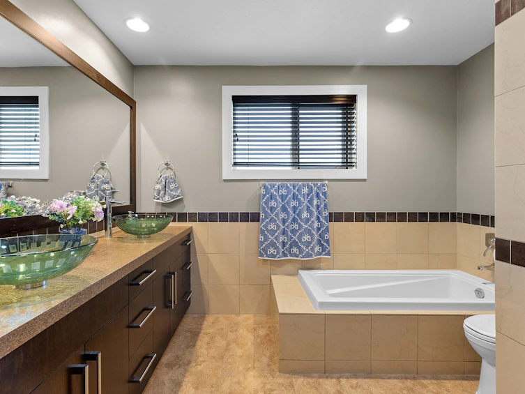 1084 S Westside Road, West Kelowna, BC, V1Z 3S1 - 16