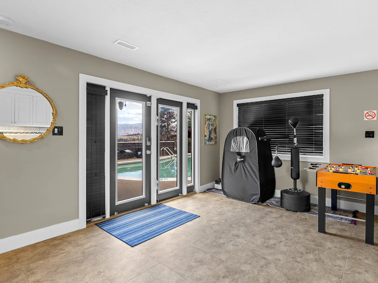 1084 S Westside Road, West Kelowna, BC, V1Z 3S1 - 29