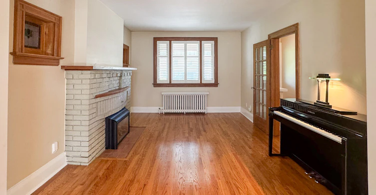 Upper-48 Lawrence Avenue W, Toronto, ON, M5M 1A4 - 4