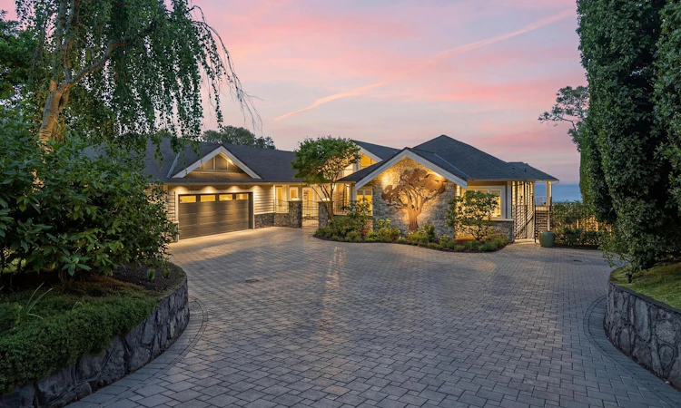 2226 Arbutus Road