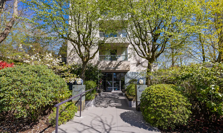1100-5890 Balsam Street