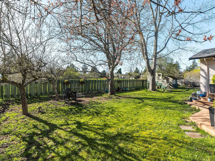 4104 Longview Drive, Saanich, BC, V8N 2K7 - 29