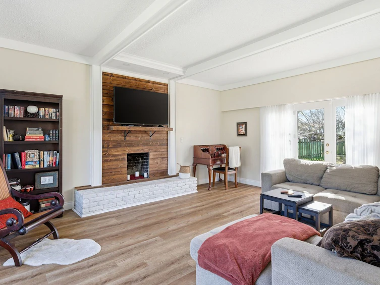 4104 Longview Drive, Saanich, BC, V8N 2K7 - 4
