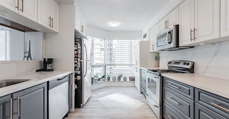 1012-10 Yonge Street, Toronto, ON, M5E 1R4 - 9
