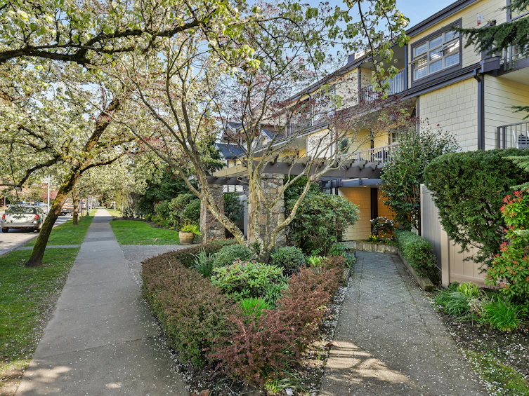 207-235 W 4th Street, North Vancouver, BC, V7M 1H8