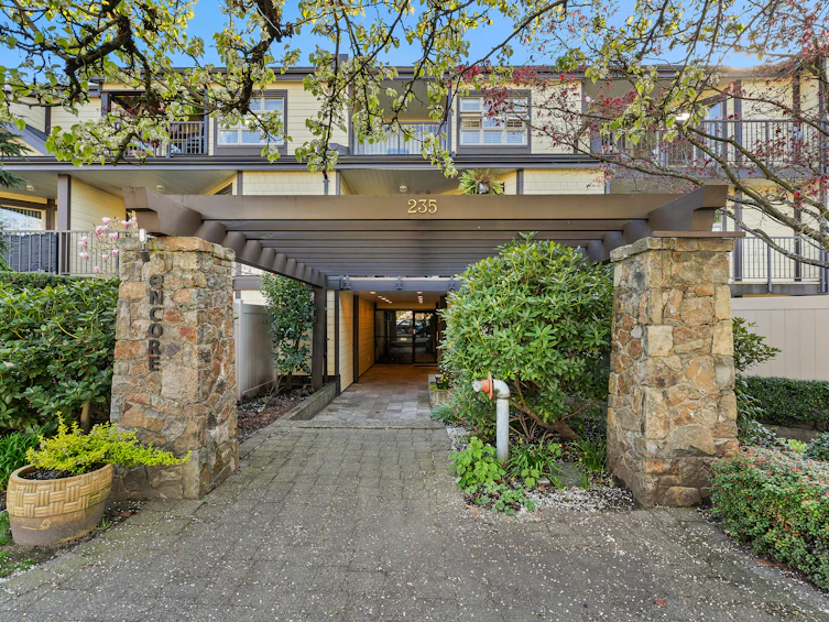 207-235 W 4th Street, North Vancouver, BC, V7M 1H8 - 2