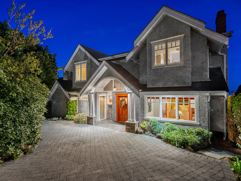 2374 Nelson Avenue, West Vancouver BC V7V 2R2
