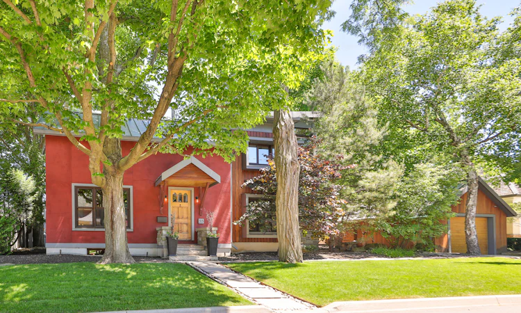 55 Chisholm Street