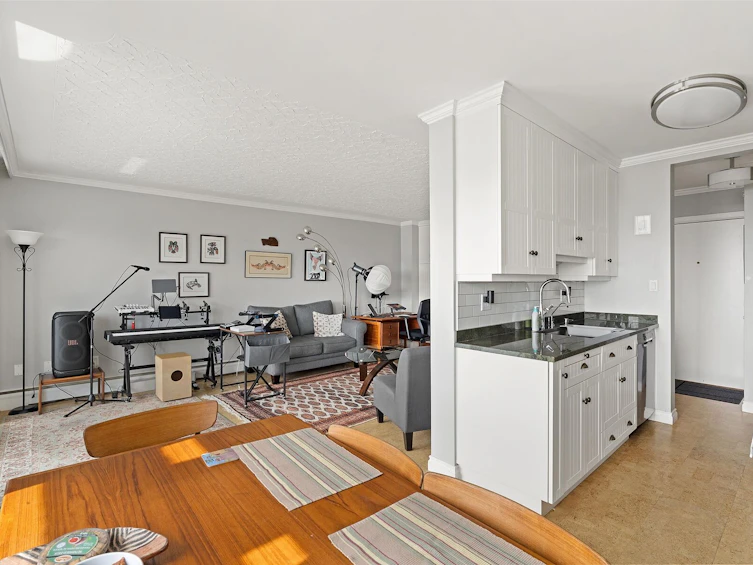 1005-250 Douglas Street, Victoria, BC, V8V 2P4 - 14