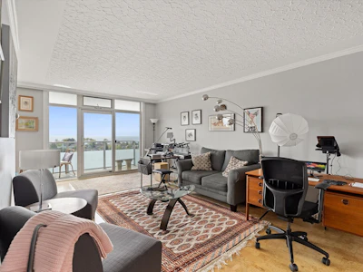 1005-250 Douglas Street - 3