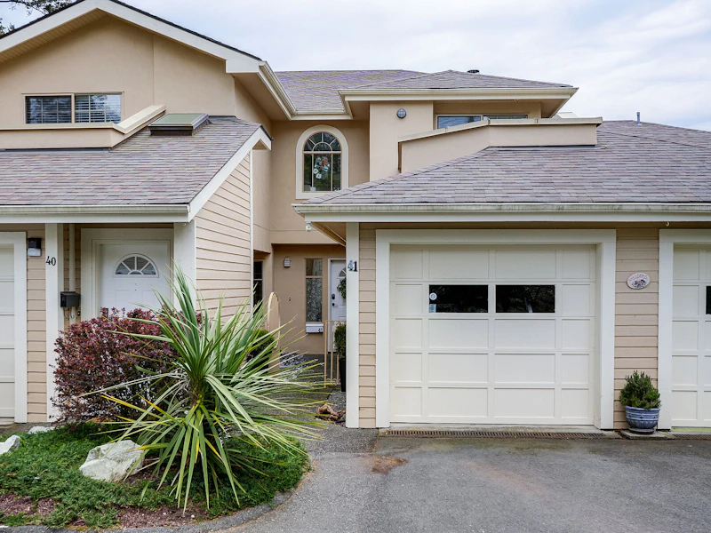 41 - 909 Admirals Road, Esquimalt BC V9A 2P1