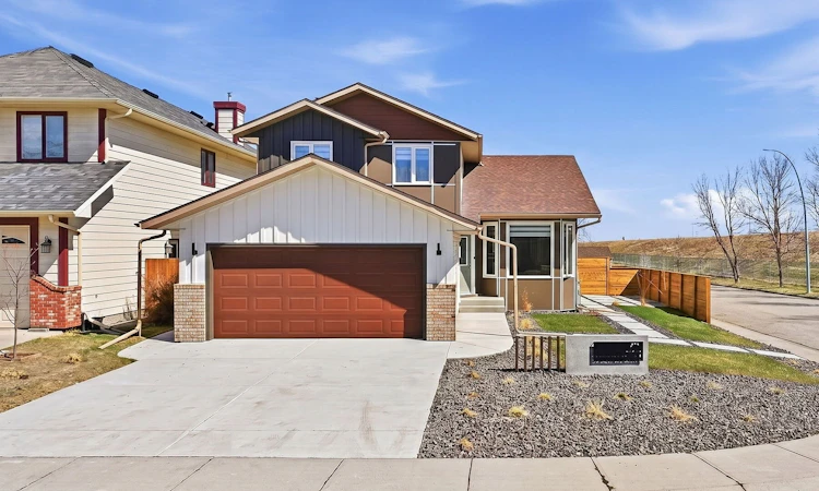 42 Sunvista Crescent SE
