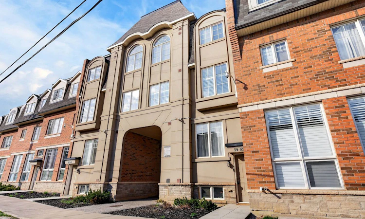 39-2420 02 Baronwood Drive