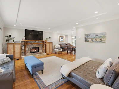 4554 48b Street - 5