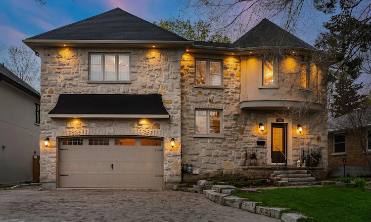 262 Martin Grove Rd