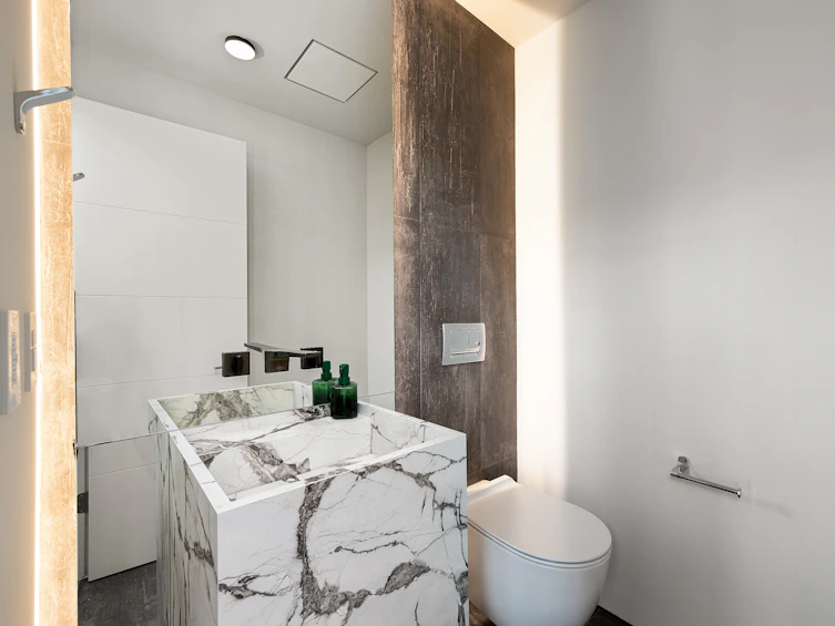 PH1-1075 Sunset Drive, Kelowna, BC, V1Y 9Y9 - 48