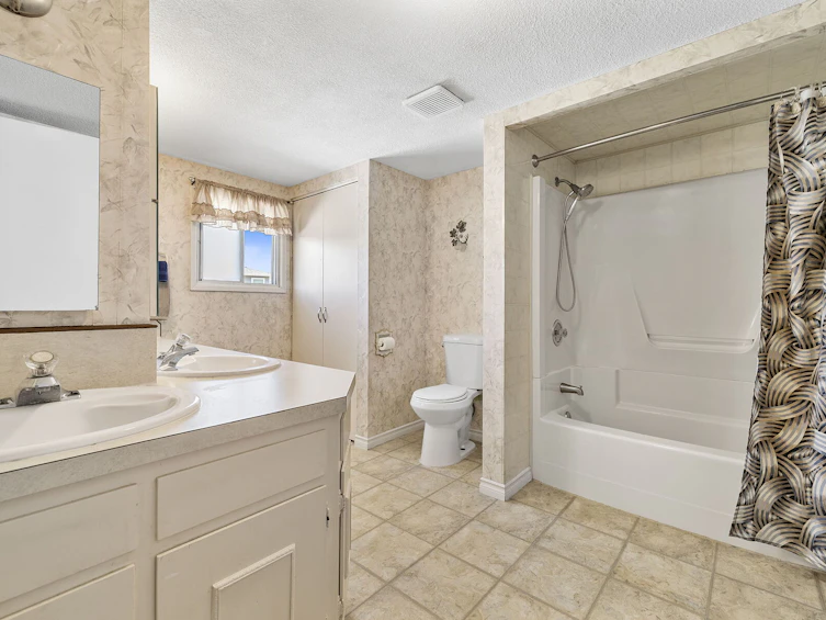660 Sparrow Road, Kelowna, BC, V1X 4E1 - 40
