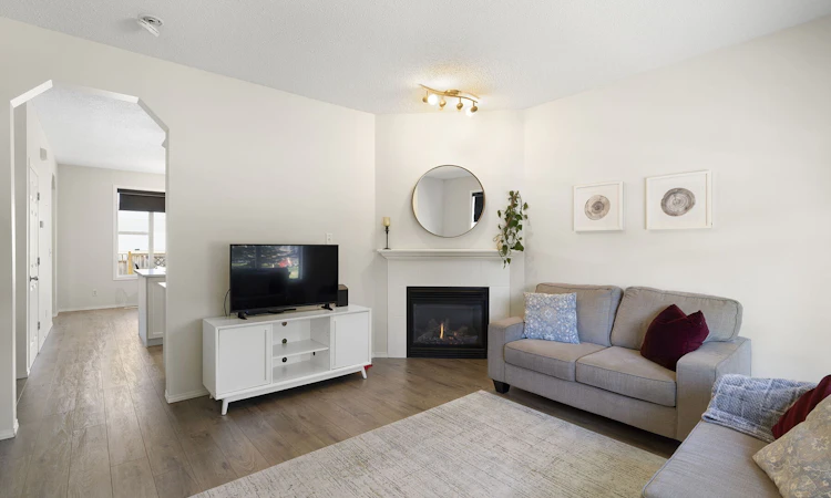 47 Covehaven Mews NE