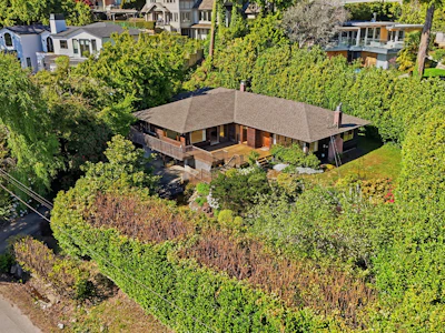 3155 Dickinson Crescent - 3