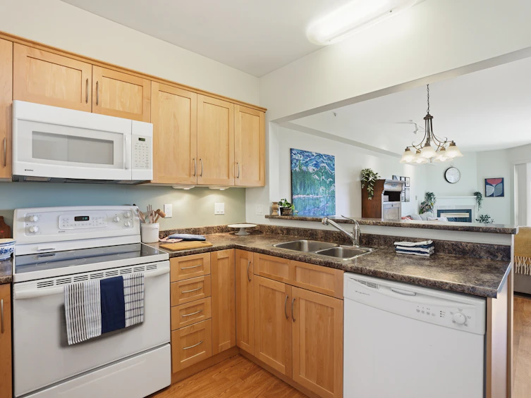 302-5780 Trail Avenue, Sechelt, BC, V7Z 0K5 - 13