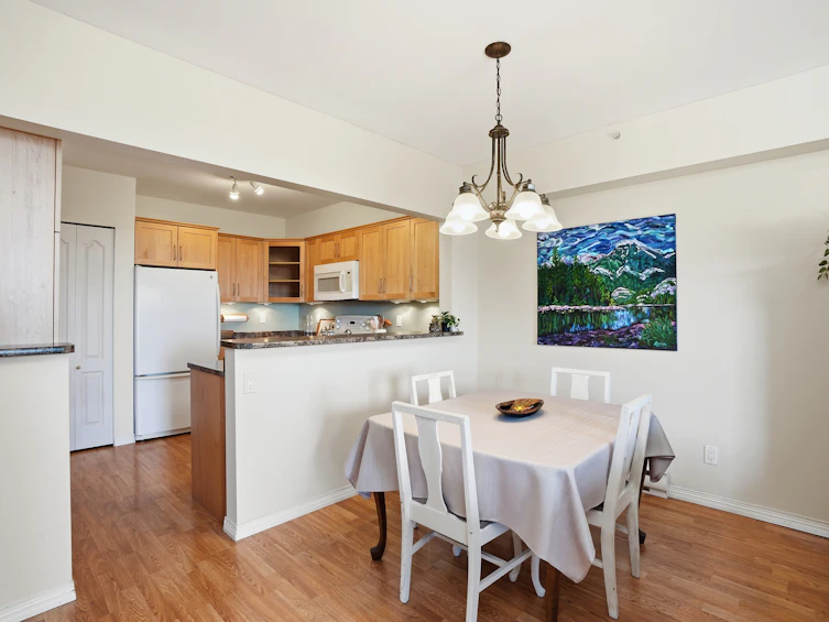 302-5780 Trail Avenue, Sechelt, BC, V7Z 0K5 - 8
