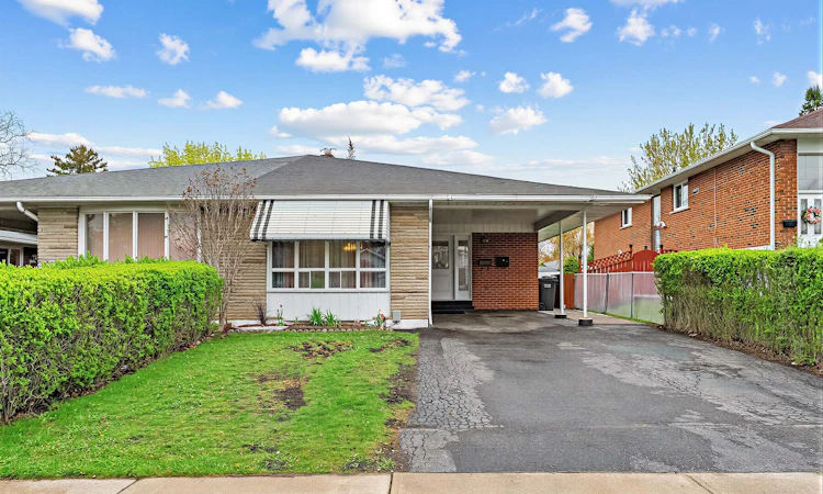 3352 Queen Frederica Drive