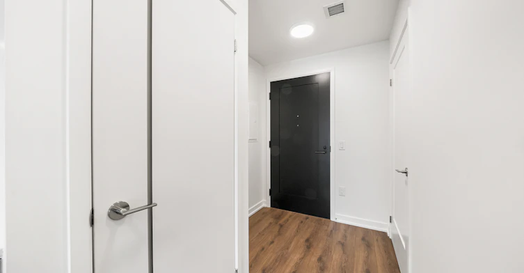 1413-88 Bathurst Street, Toronto, ON, M5V 0W8 - 2