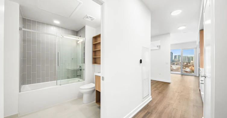1413-88 Bathurst Street, Toronto, ON, M5V 0W8 - 3