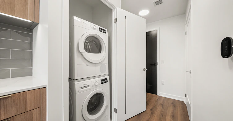 1413-88 Bathurst Street, Toronto, ON, M5V 0W8 - 16