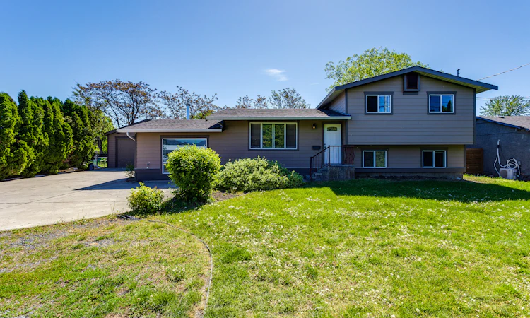 2559 Benvoulin Road