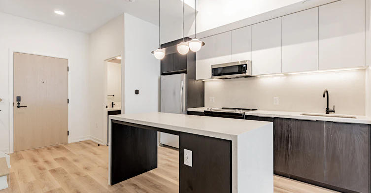 104-31 York Garden Way, Toronto, ON, M6A 2V1 - 3