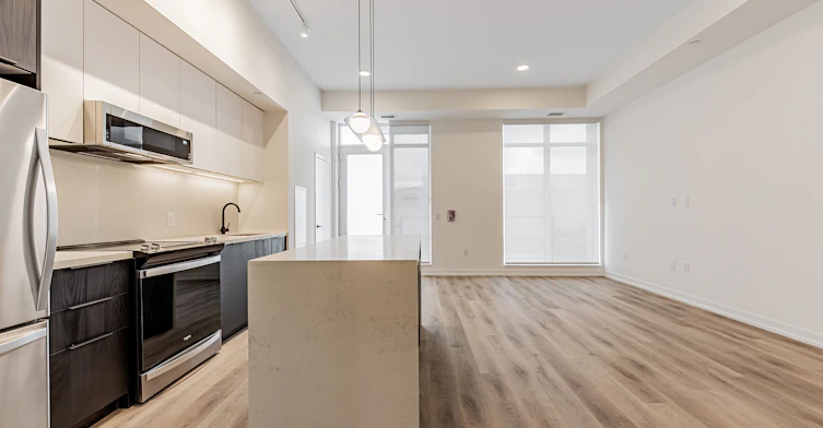 104-31 York Garden Way, Toronto, ON, M6A 2V1
