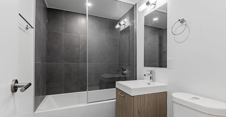 N0520-135 Tyndall Avenue, Toronto, ON, M6K 2G3 - 11