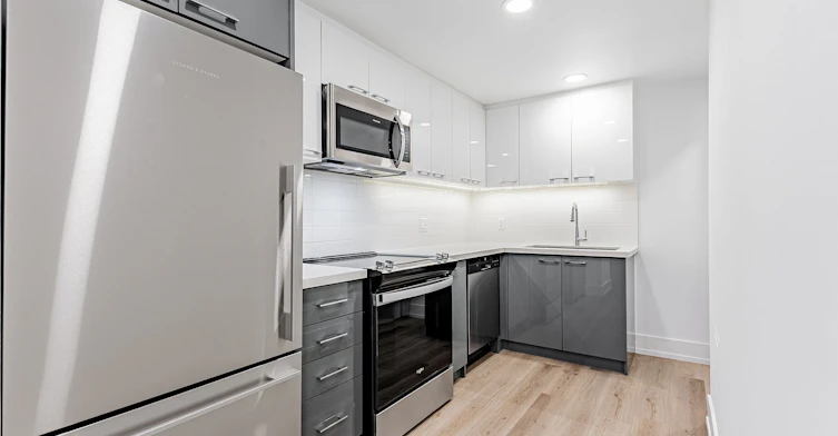 N2305-201 Sherbourne Street, Toronto, ON, M5A 3X1 - 2