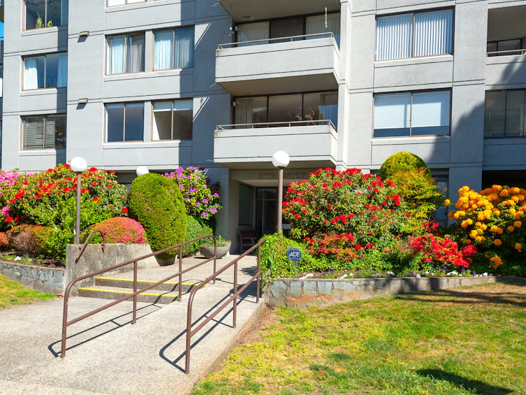 701-1341 Clyde Avenue, West Vancouver, BC, V7T 1E8 - 4